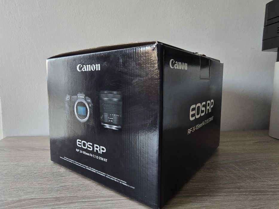 Canon EOS RP + Canon RF 24-105 f/4-7.1 IS STM + кейдж + 3 батерии