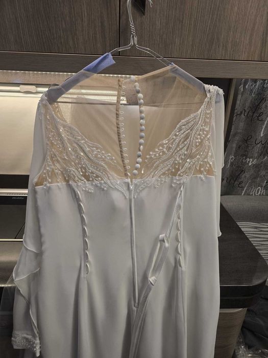 Vand rochie de mireasa cu tot cu voal care este nepurtat (M-L) marime rochie