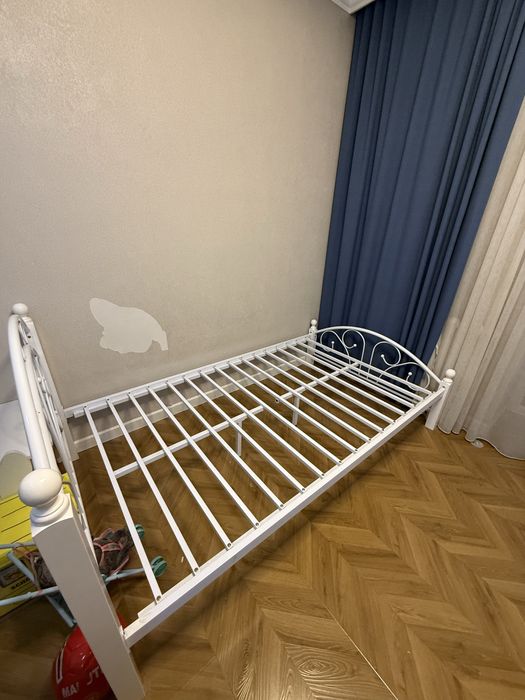 Продам кровать с матрасом