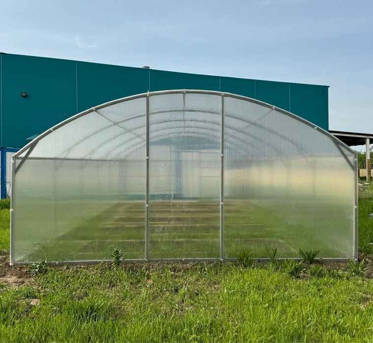 Теплица для огорода.