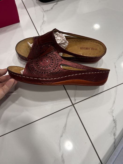 Продам босоножки