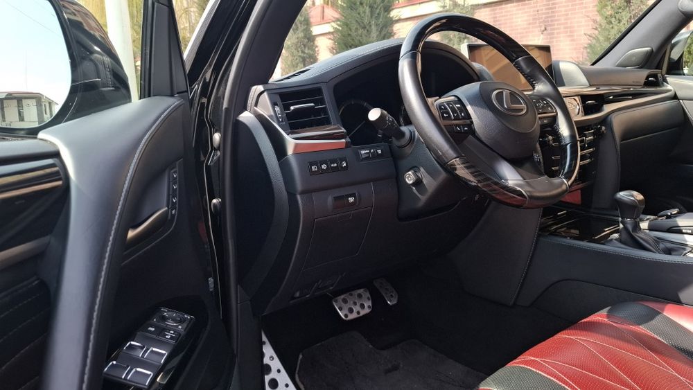 Lexus LX 570   Kuro Black Edition. Насия. савдо берлади