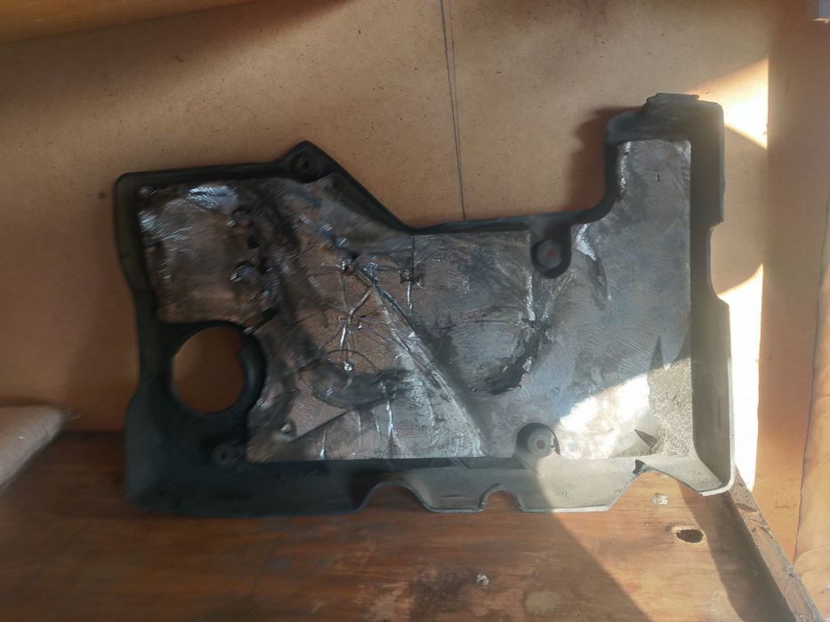 Продам Крышку Двигателя