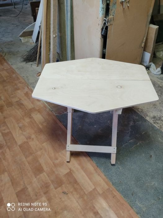 Продам складной стол и стулья