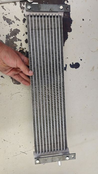 Avtomat karobka axlajdeniya radiator sotiladi (Gentra, Lacetti)