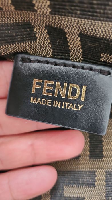 Vand Geanta originala Fendi purata de 2 ori  din piele la Fendi