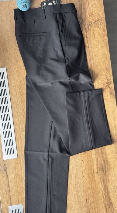 Продам брюки новые !!