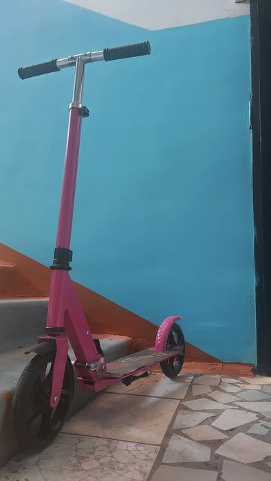 Продам самокат для девочки 10-13 лет