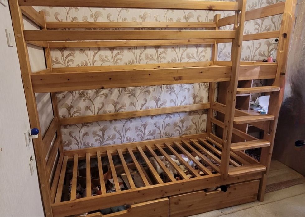 Двухярусная кровать