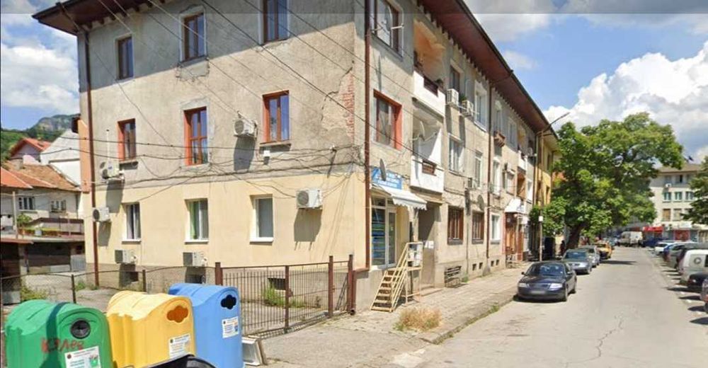 Дава се под наем Гараж / Паркомясто в Тетевен - 15 кв.м за 61.2 € - Снимка #2