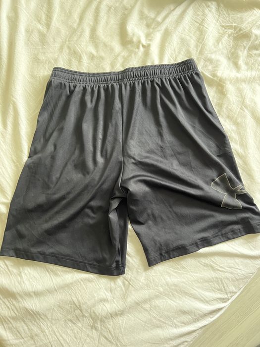 Pantaloni scurti Under Armour marimea L
