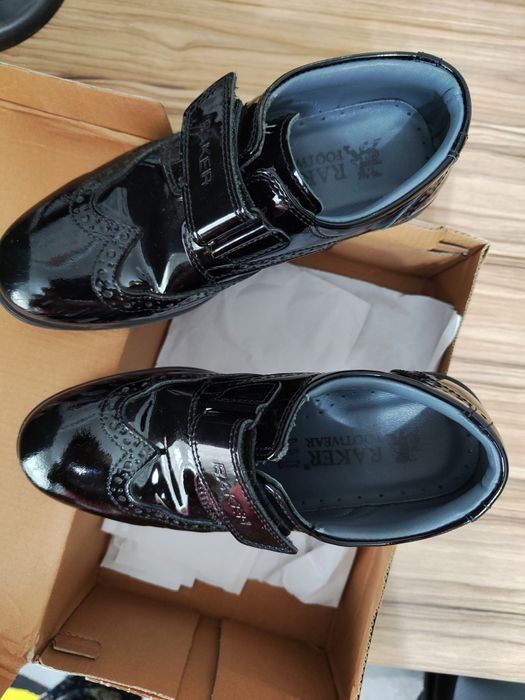 Продам детские туфли