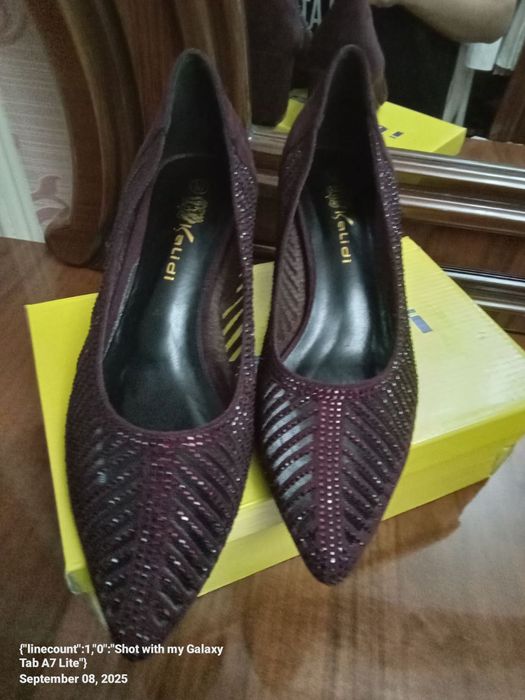 Ayollar tuflisi sotiladi