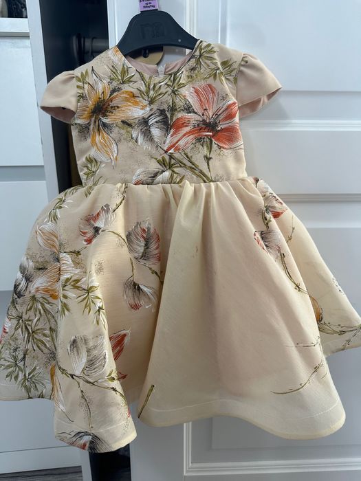 Rochița eleganta înflorată
