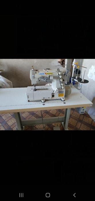 Распашивальная швейная машинка