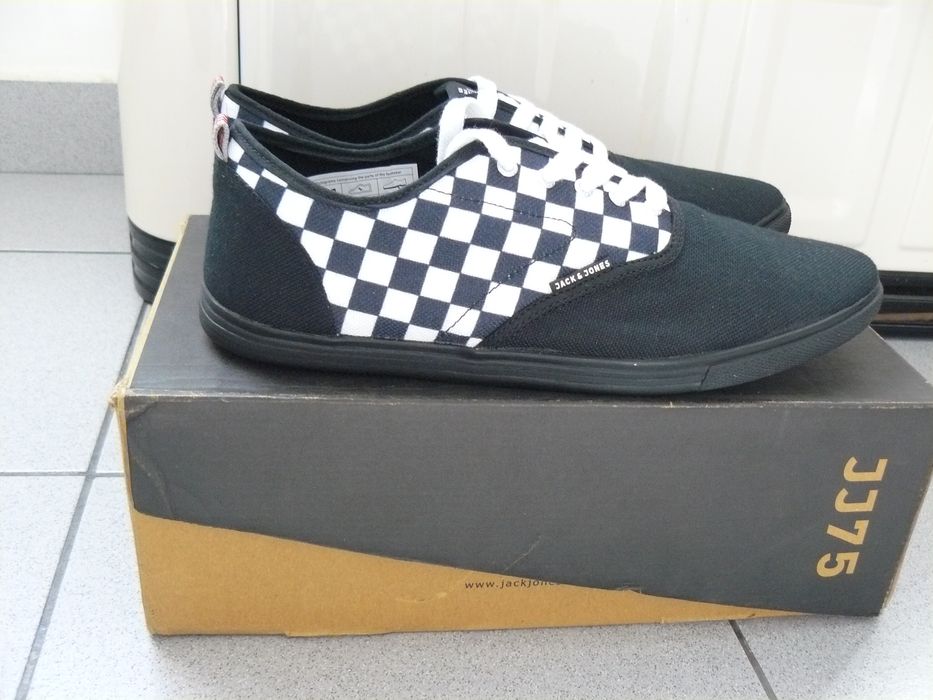 Tenisi Barbati JACK & JONES U.K Noi in cutie,Culoare Negru + Alb,Nr.42