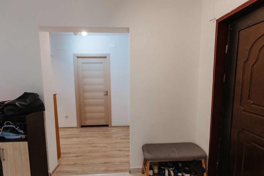 Vând apartament cu 3 camere in Vlaicu