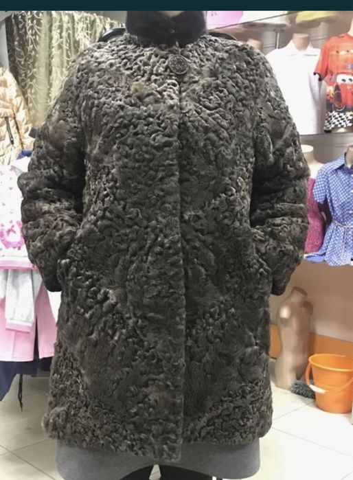 Продам новую каракулевую натуральную шубу