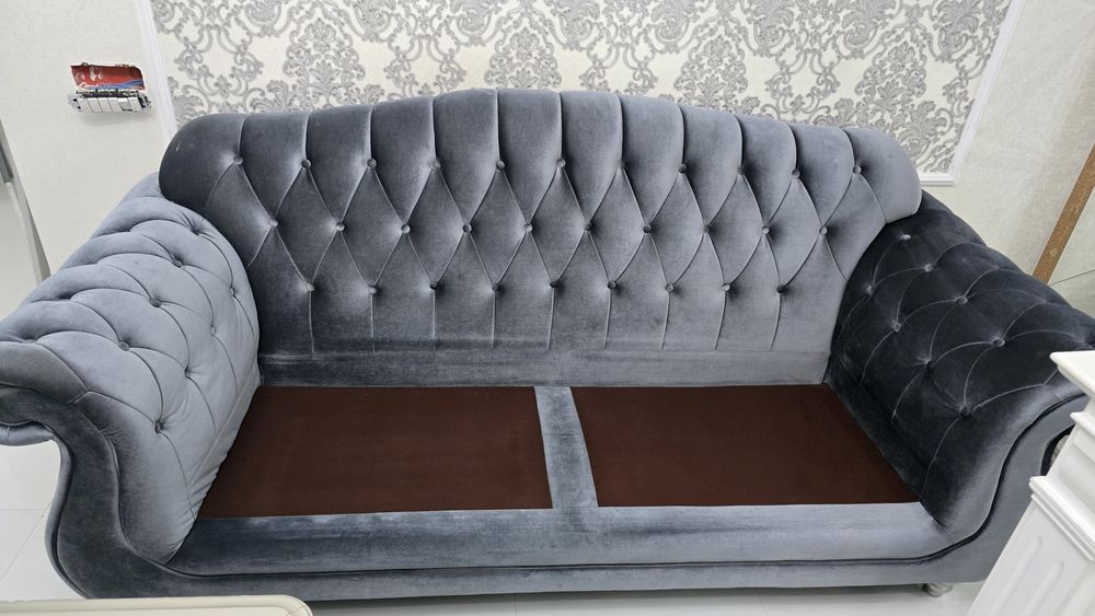 Set canapea + fotolii model Chesterfield