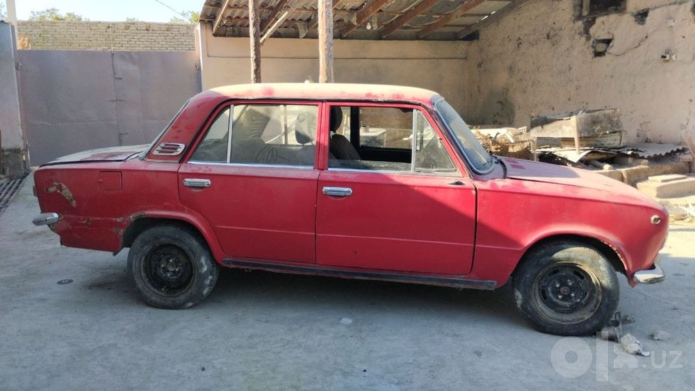 01 Jiguli qizil rangi