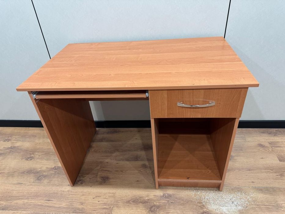 Стол для офиса ,12тыс.тг