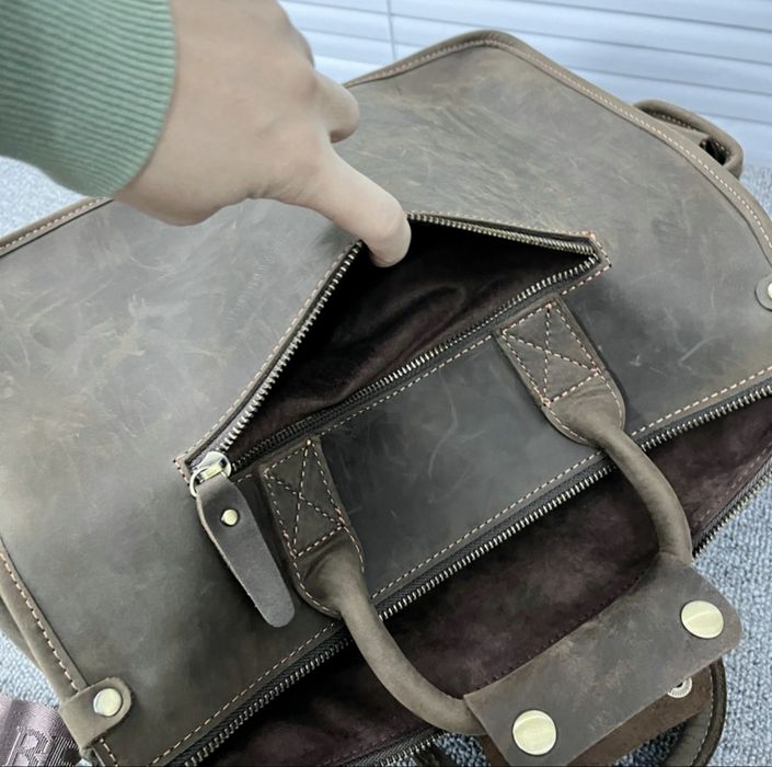 Натуральная кожаная сумка мессенджер.