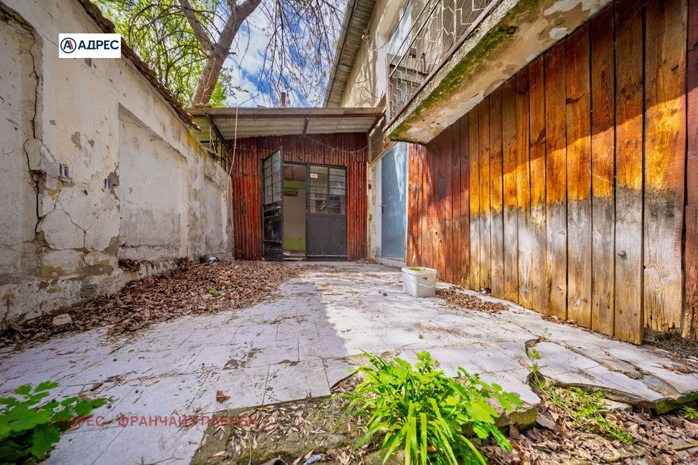 Къща в Плевен-Идеален център площ 80 цена 82000