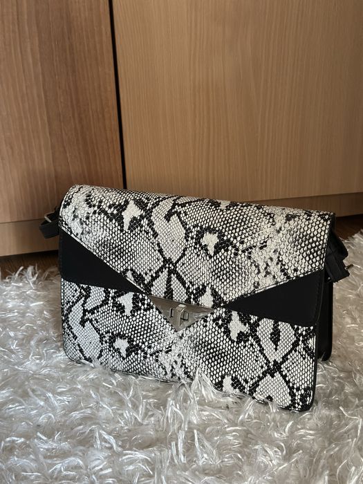 Дамски чанти на ниска цена