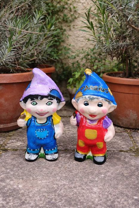 Pitici  si Iepurasi decorativi din ciment pt gradina -Ghivece mai si mici