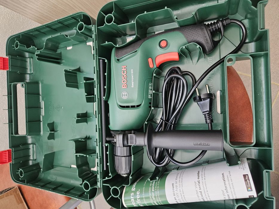 Bormașină Bosch nouă.