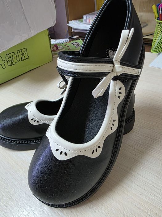 Туфли для девочки 35р (на стопу 21,5см))