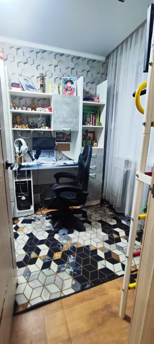 Продам 2-х комнатную квартиру , район элеватора