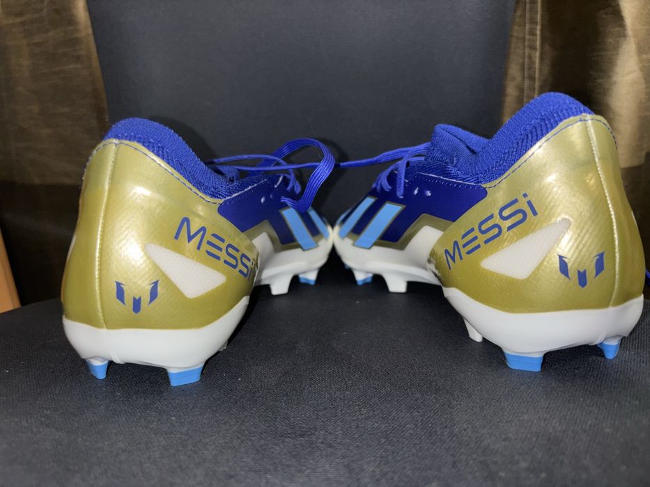 НОВИ Футболни обувки Adidas X