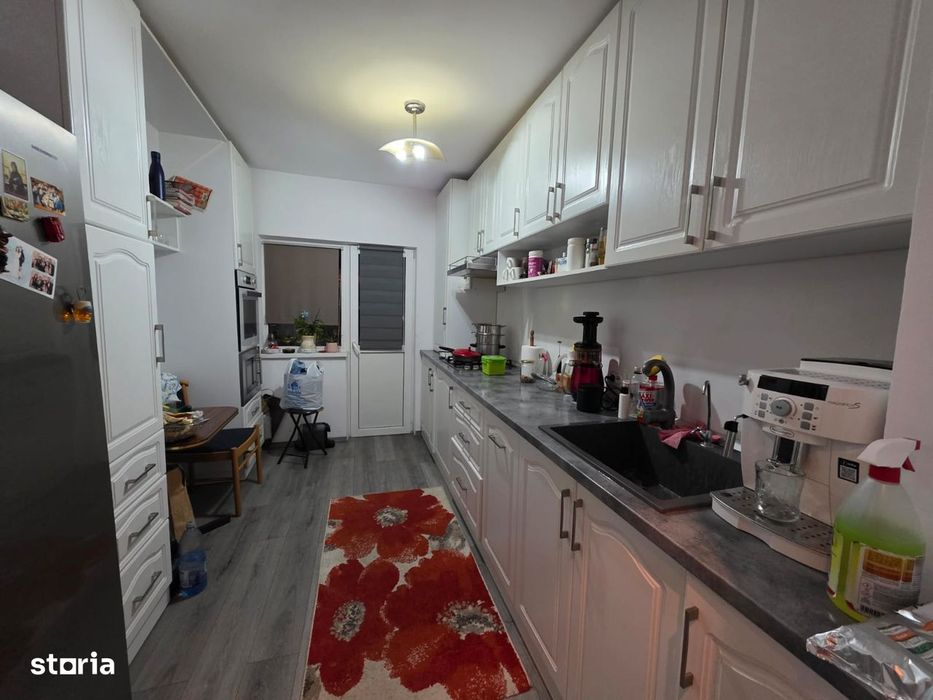 4 camere, suprafață 104 mp, 2 băi, 3 balcoane, mobilat, utilat