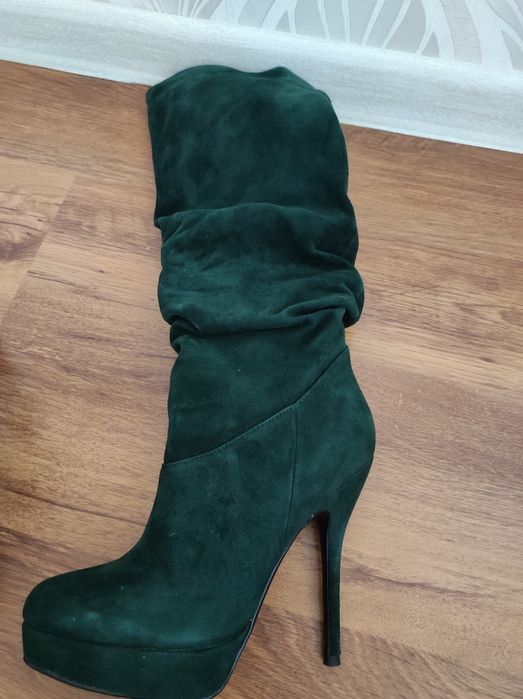 Продам замшевые сапоги