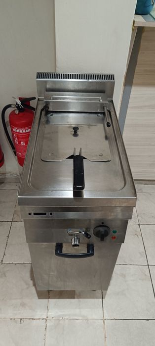 Професионален фритюрник +база