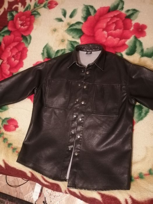 Продам кожанную рубашку( весна, осень) размер S
Классная кожанная руба