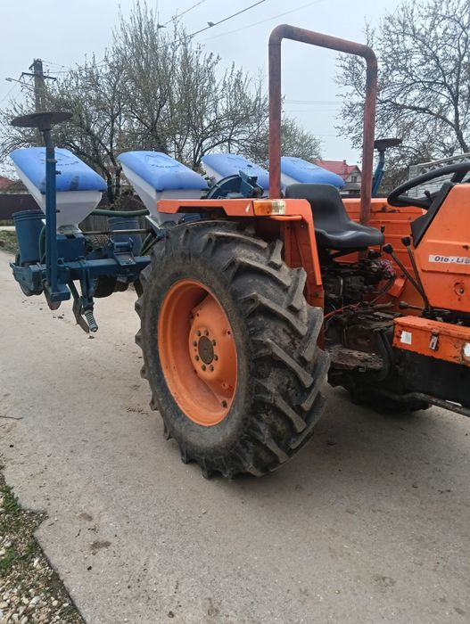 Vând tractor+semănătoare