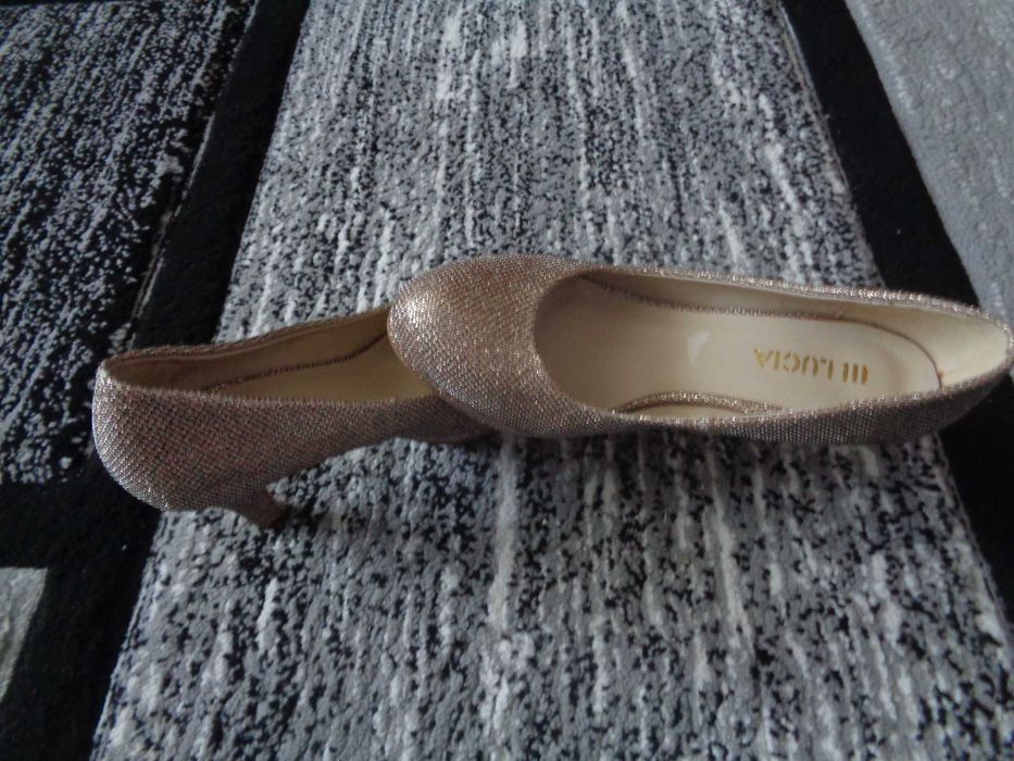 Vand pantofi de dama