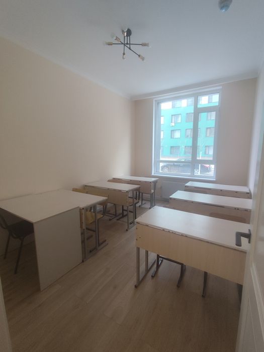 Продам новые парты и стулья!