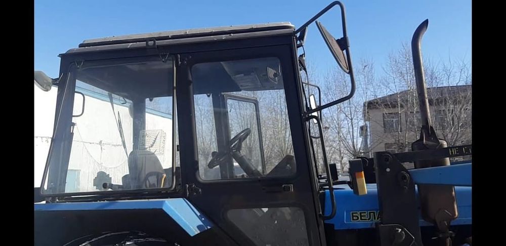 Трактор мтз 82.1 и прес
2)прес подборщик сипма