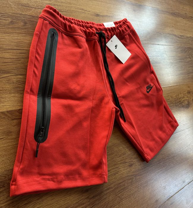Мъжки,памучни,червени къси панталонки Nike с активен преден джоб