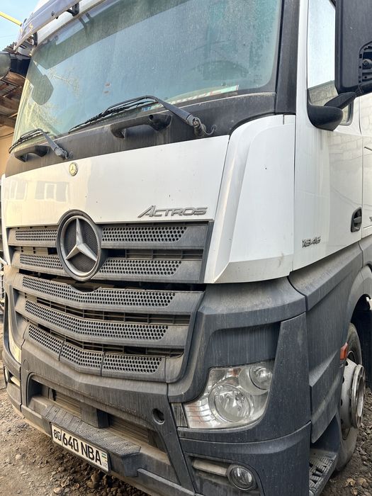 Продаётся: Тягачи и Полуприцепы