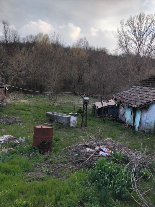 Vând casa în varvoru de sus