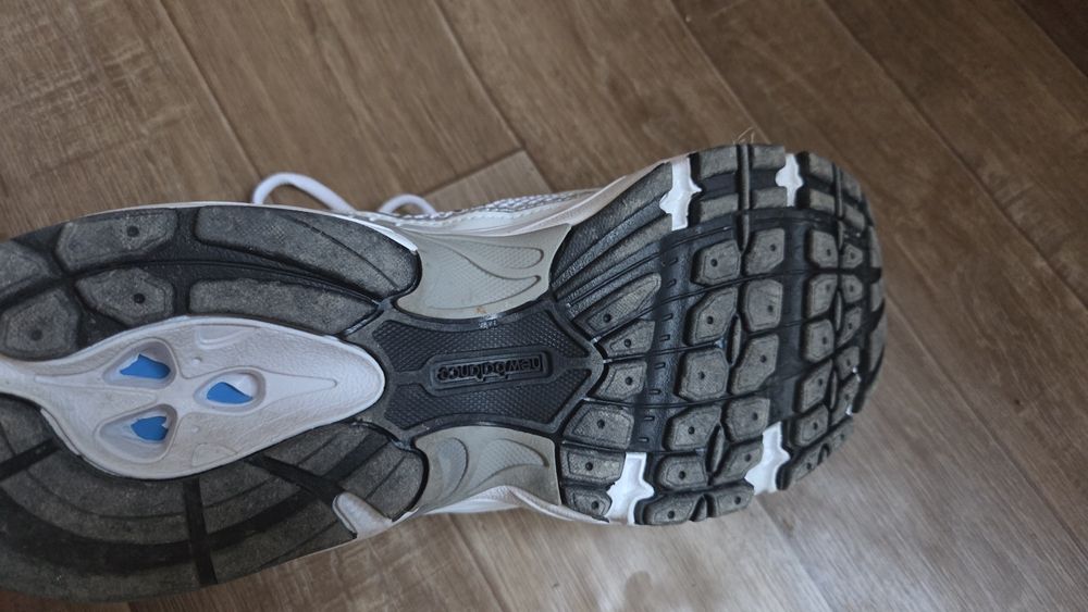 Кроссовки летние 42 размера новый