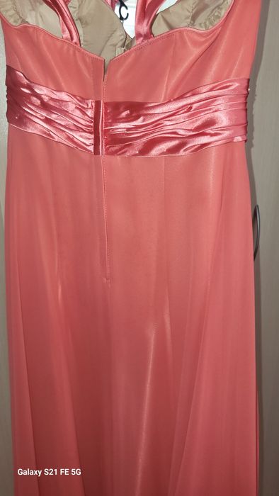 Продавам официална рокля