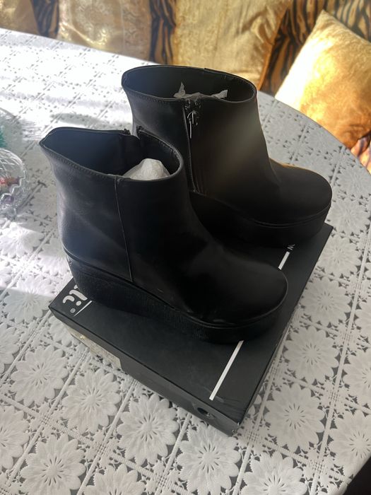 Зимни дамски боти