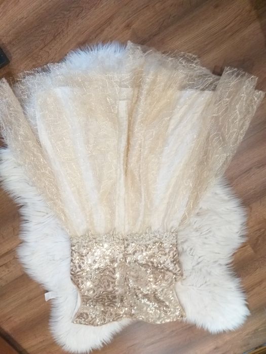 Златиста рокля с паети