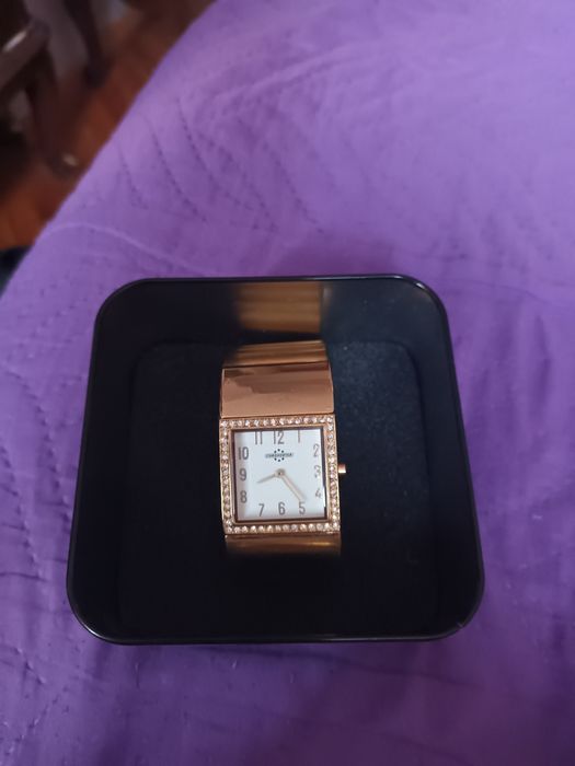 Продавам дамски часовник