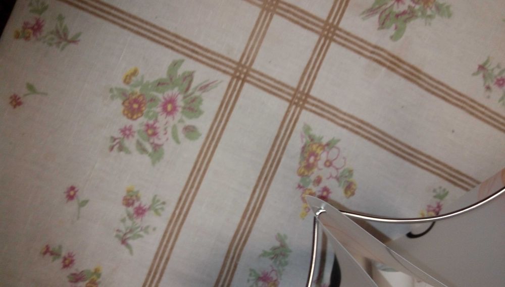 Полилей , осветително тяло с абажур  пластмаса и метал , лампа